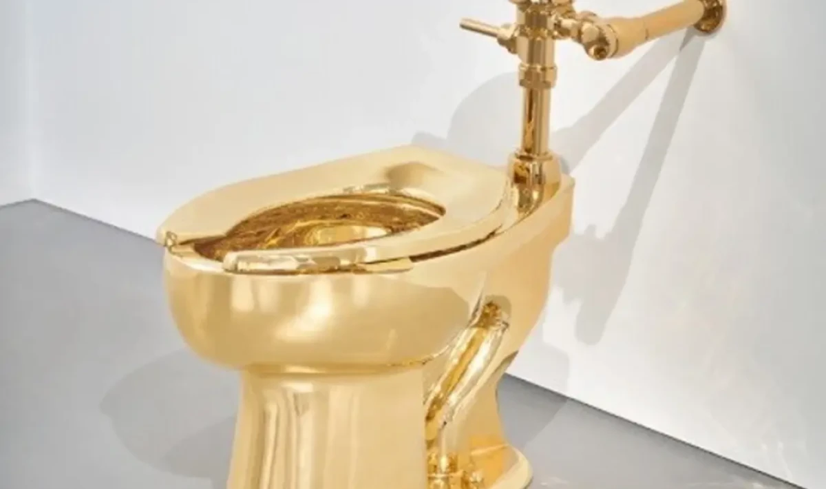 ABD’de Şoke Eden Gösteri: 1.2 Milyon Dolarlık 18 Ayar Altın Tuvalet