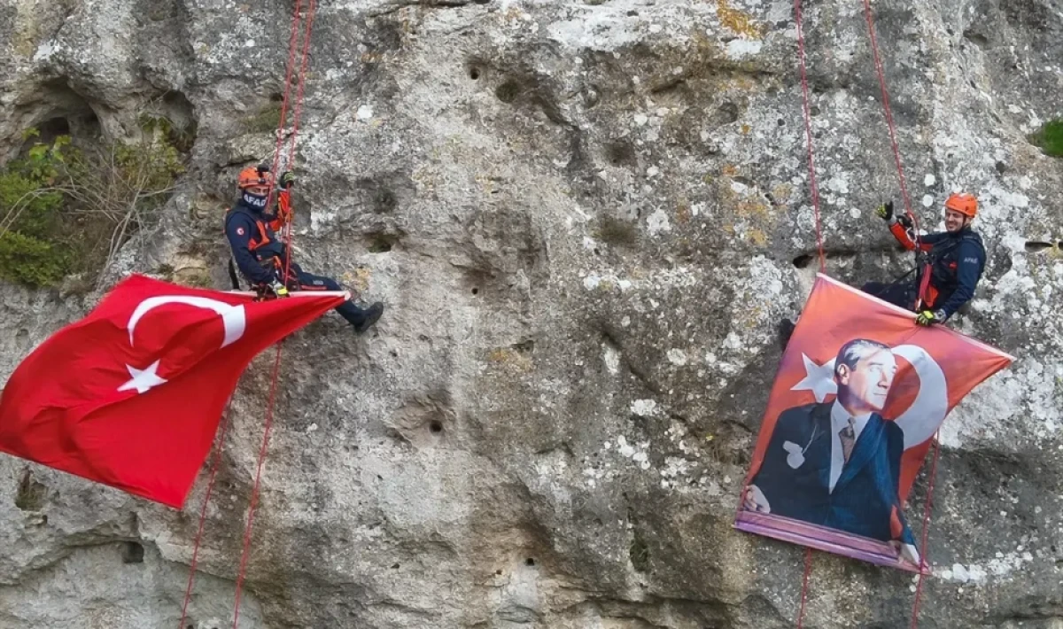 AFAD Kırklareli’den Manastıra Bayrak ve Atatürk Posteri
