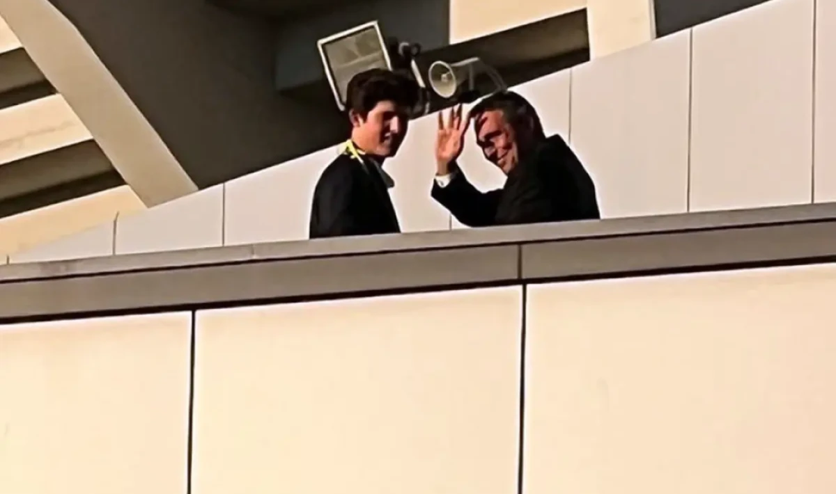 Ali Koç Oğluyla Stadyum Dışında Gözlendi: Samimi Anlar Kameraya Yansıdı