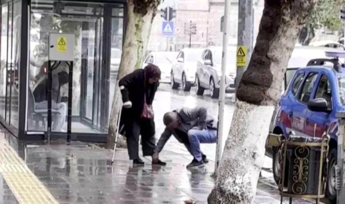 Amasya’da Evladın Annesine Gösterdiği Sevgi Duygusal Anlar Yaşattı