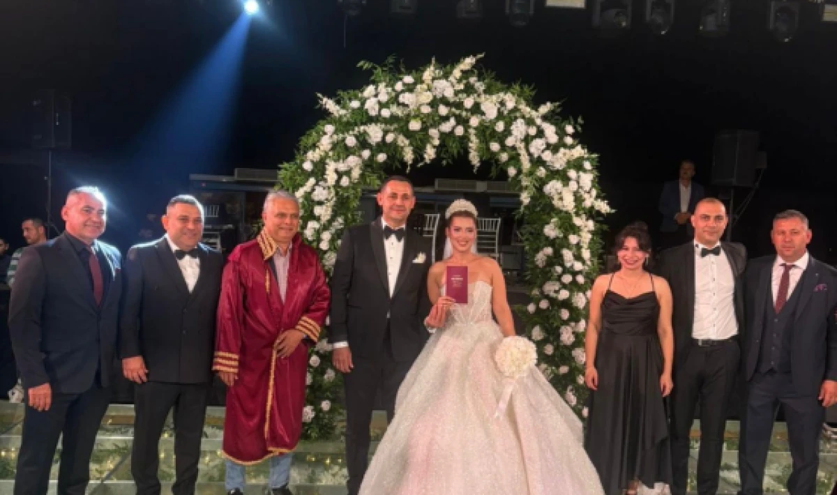 Antalya’da Yılın Düğünü: Bekir Kır ve Aysel İnce Cam Piramit’te Muhteşem Bir Törenle Evlendi