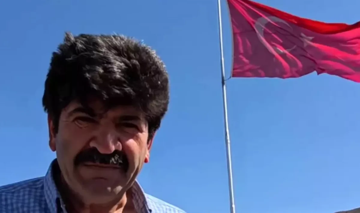 “Bayrak Adam” Feyzullah Coşkun, Her Tepede Türk Bayrağını Dalgalandırıyor