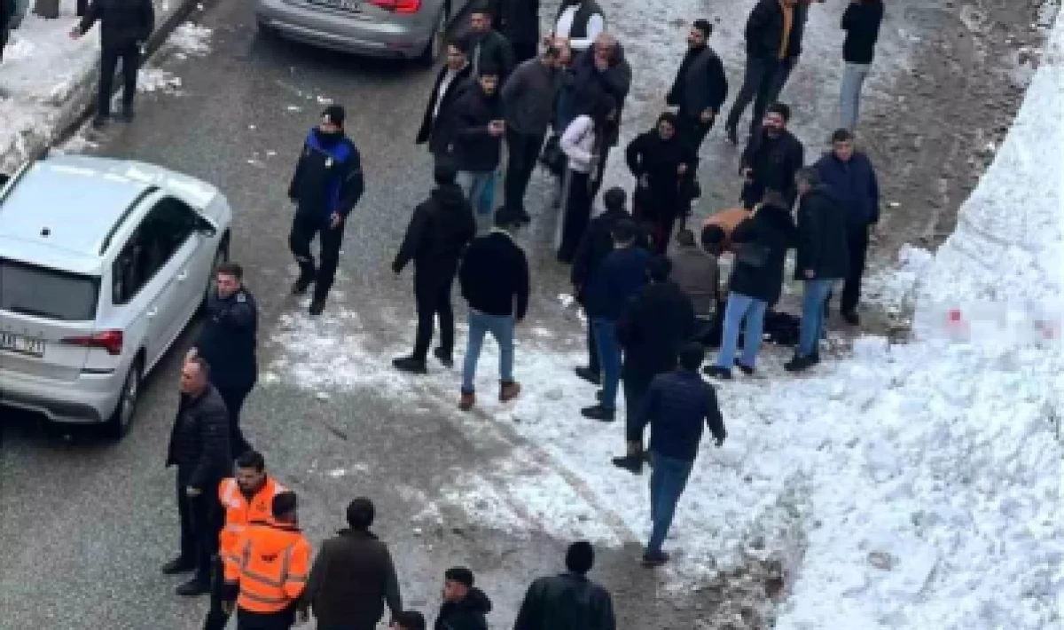 Bitlis’te Acı Olay: Çatıdan Düşen Kar Kütlesi Genç Kızın Hayatına Mal Oldu