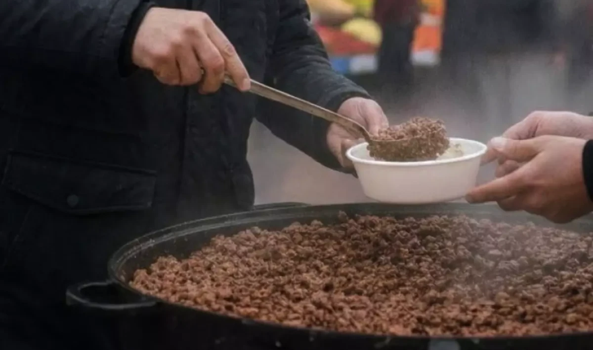 Cuma Namazı Çıkışı Dağıtılan Yemeğe ‘Domuz Eti’ İddiası: Aydın’da Skandal Gündemi Sarsıyor