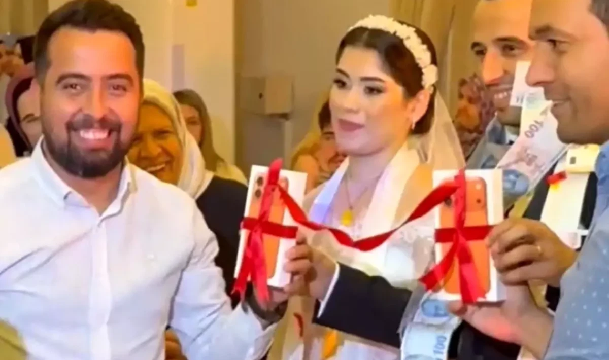 Düğünde Gelenek Yerine Modern Hediye: iPhone Rüzgarı Esti