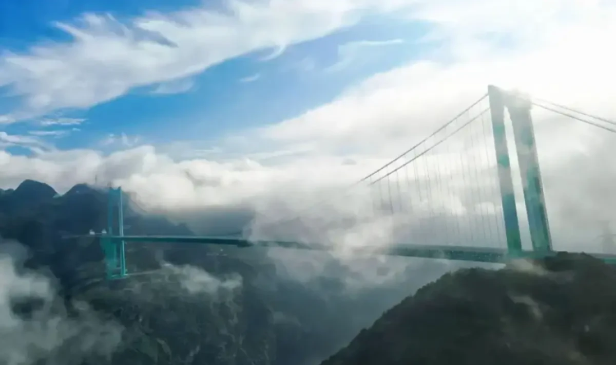 Dünyanın En Yüksek Köprüsü Açıldı: Yolculuk 2 Saatten 2 Dakikaya Düştü