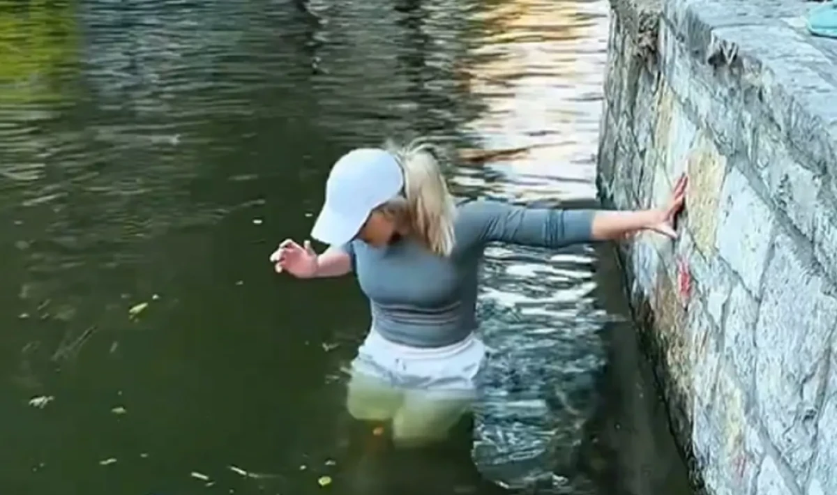 “E-Coli” Uyarılarını Umursamadı: Telefonu İçin Nehre Girdi