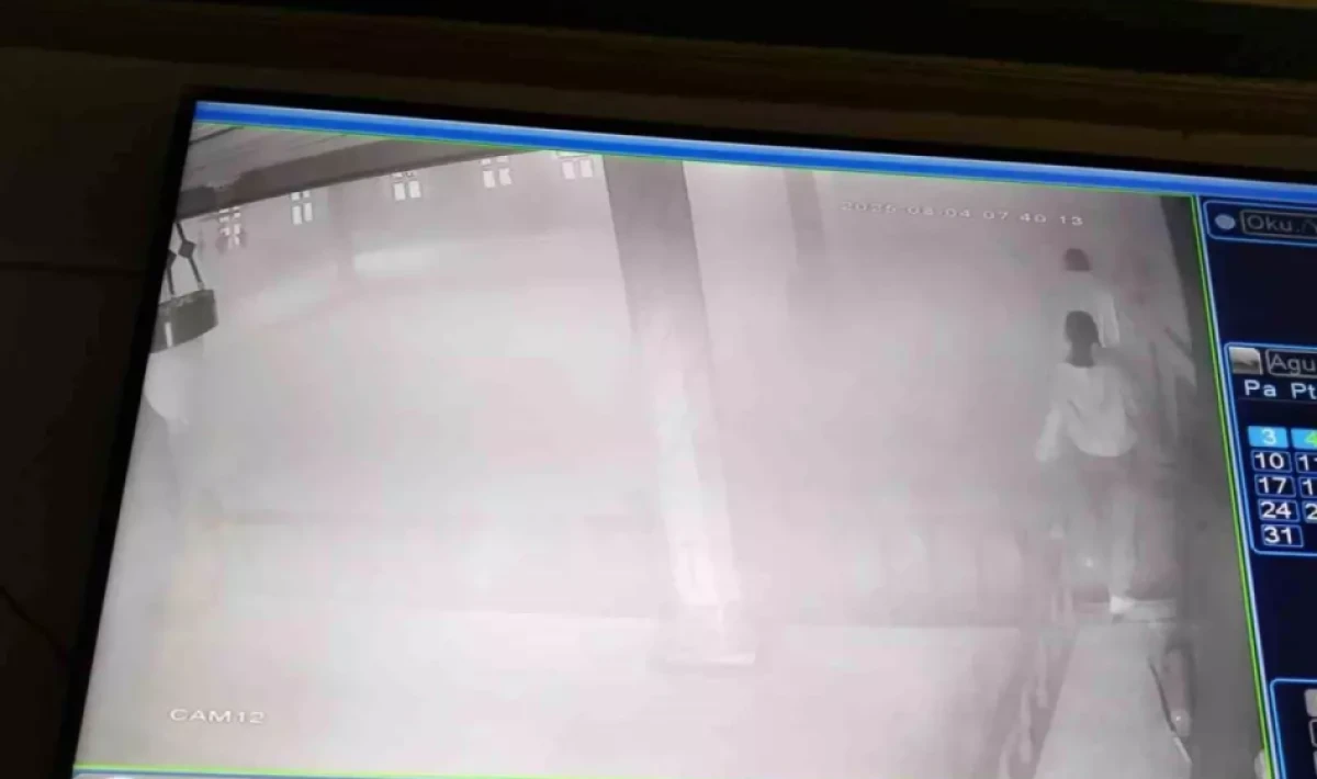 Gençlerin Cami İçindeki Şakası Büyük Tepki Çekti: Halılara Kimyasal Toz Sıktılar!