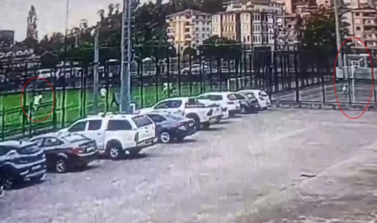 Gol atmak isterken basket attı, tribünler kahkahayla yıkıldı