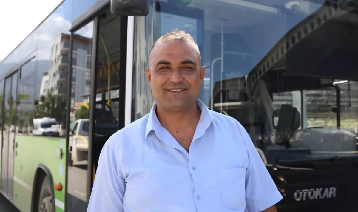 Halk Otobüsü Şoförü: Unutulan 103.000 TL’lik Poşeti Sahibine Ulaştırdı