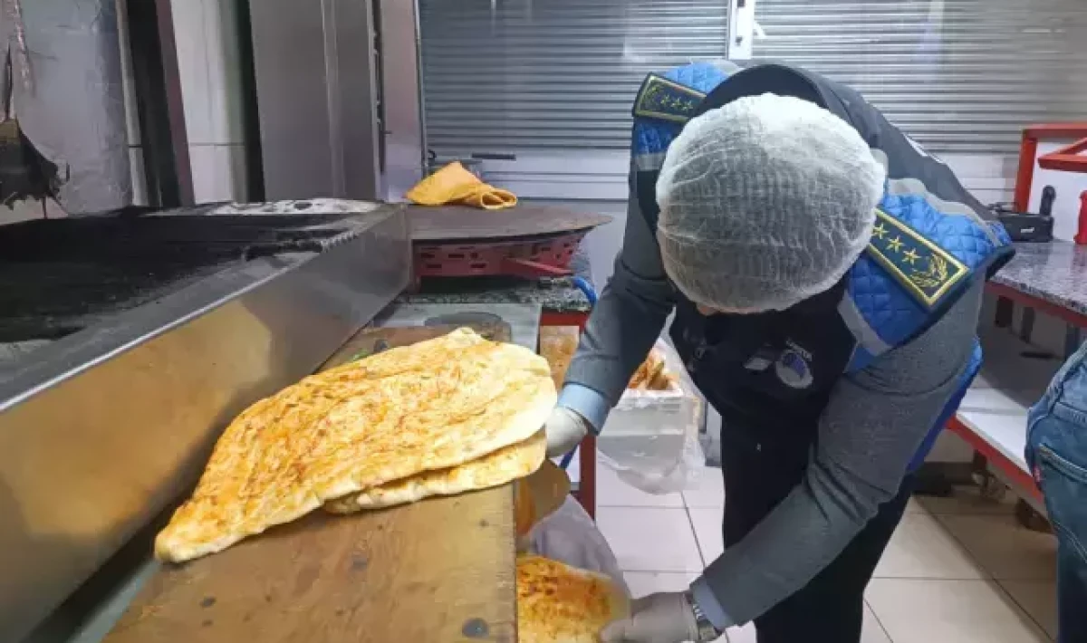 Hatay’da Hijyen Skandalı: Baharat Kovasından Çiğ Et Çıktı