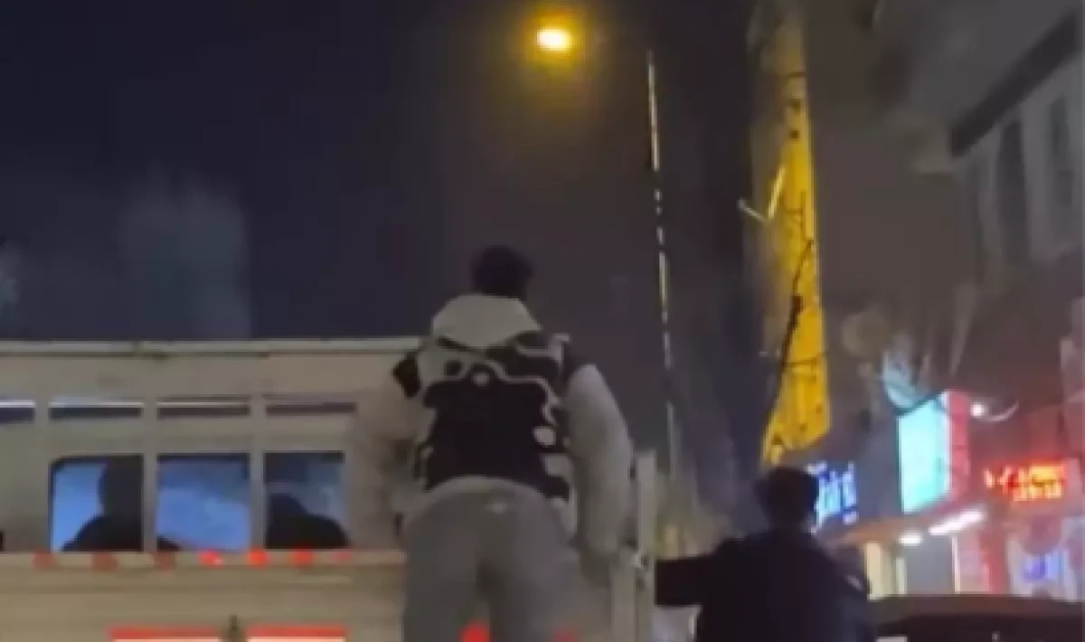 İnegöl’de Gençlerin Tehlikeli Otomobil Yolculuğu Kameraya Yansıdı