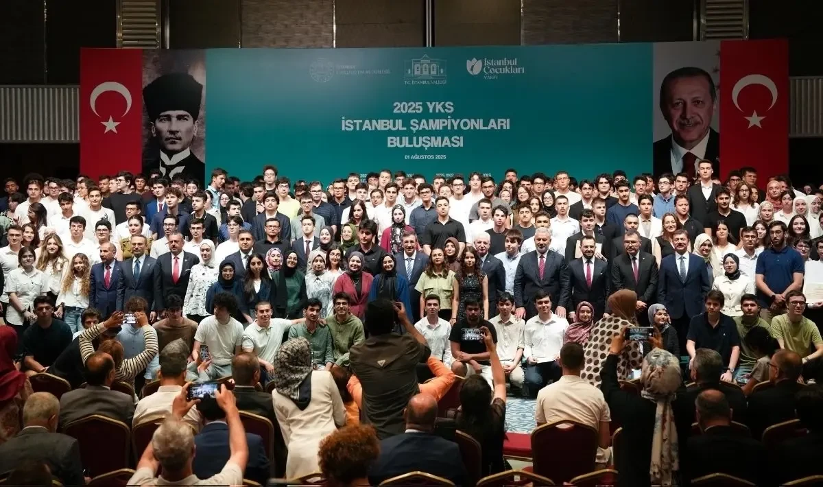 İstanbul’da YKS Şampiyonlarına Özel Buluşma!