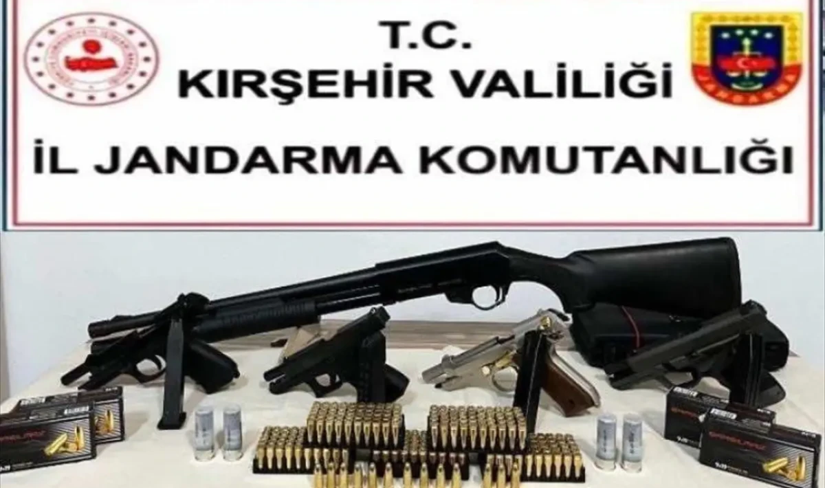 Kırşehir’de Güvenlik Zirvesi: Ruhsatsız Silah Taşıyan Zannedilen 5 Şüpheli Yakalandı