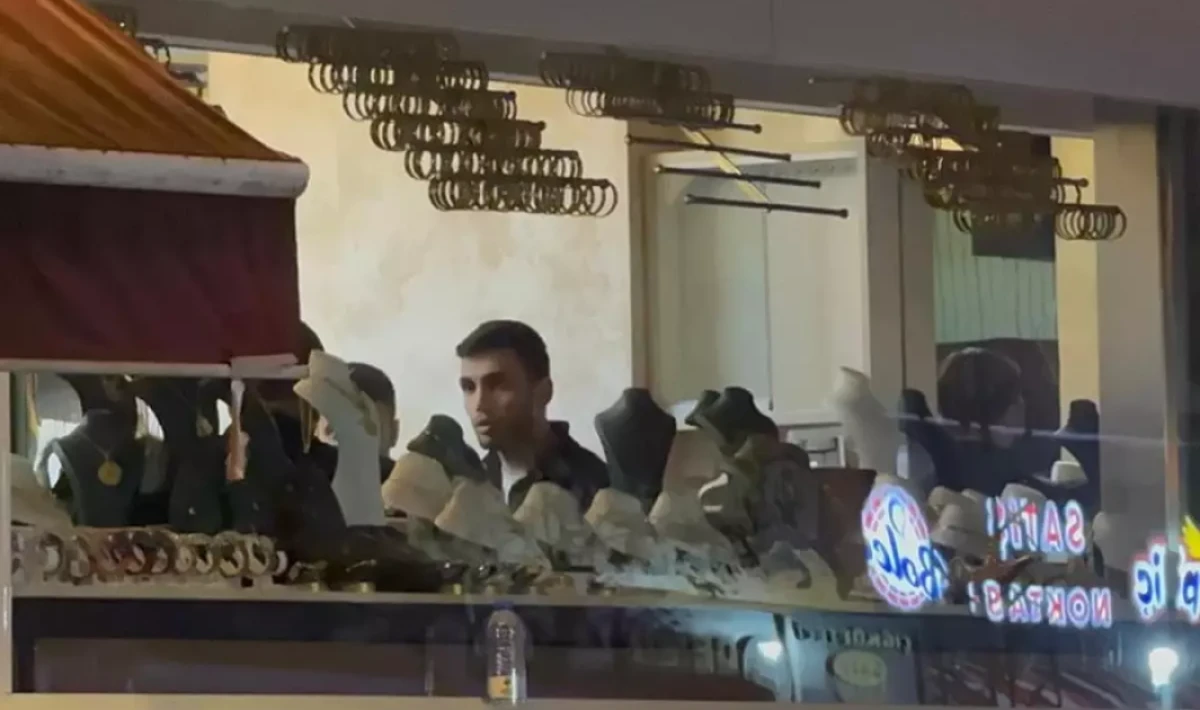 Kuyumcuda Tahliye Alarmı: Altınların Peşine Düştüler
