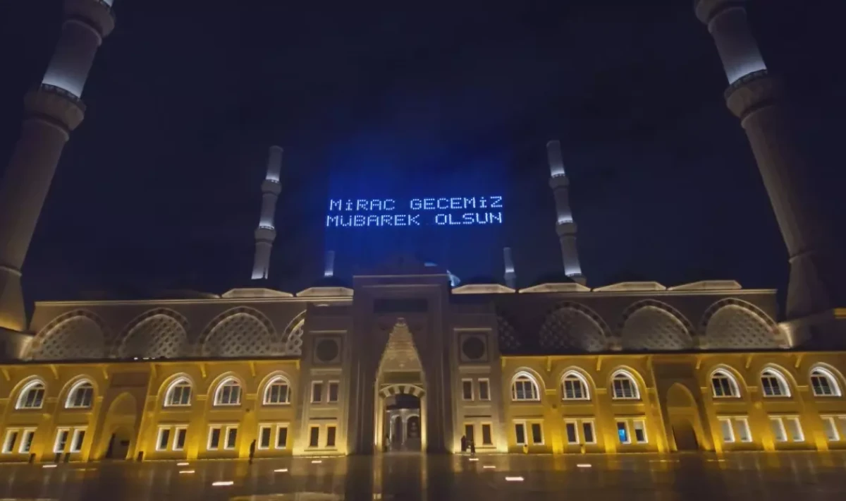 Miraç Kandili’nde Sultanahmet ve Çamlıca Camilerinde Manevi Atmosfer