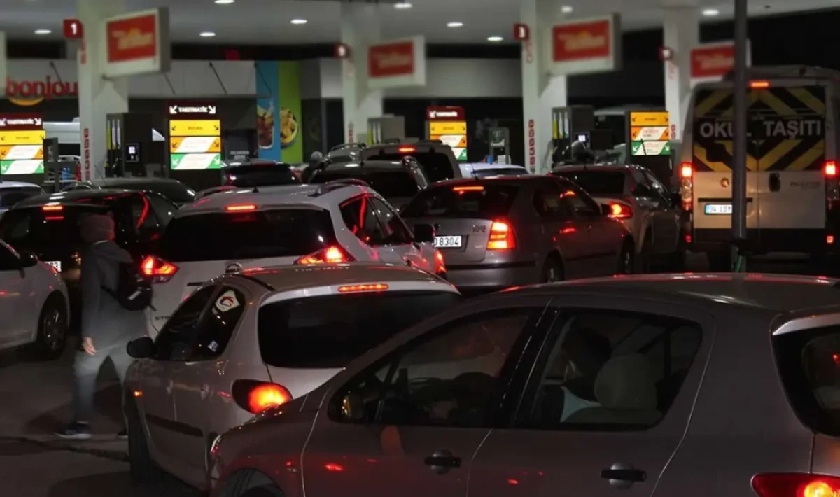 Motorin Zammı İptal Edildi: İstasyonlarda Bekleyenlere Sürpriz Karar