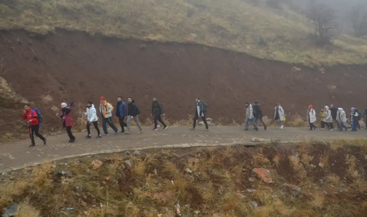 Muş'ta 'Adımlarla Keşfet: Muş' Projesi ile Doğa Yürüyüşü Düzenlendi