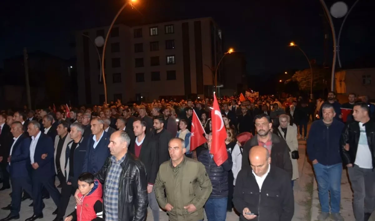 Muş’ta Cumhuriyet Coşkusu: Bulanık İlçesinde Meşaleli Yürüyüş