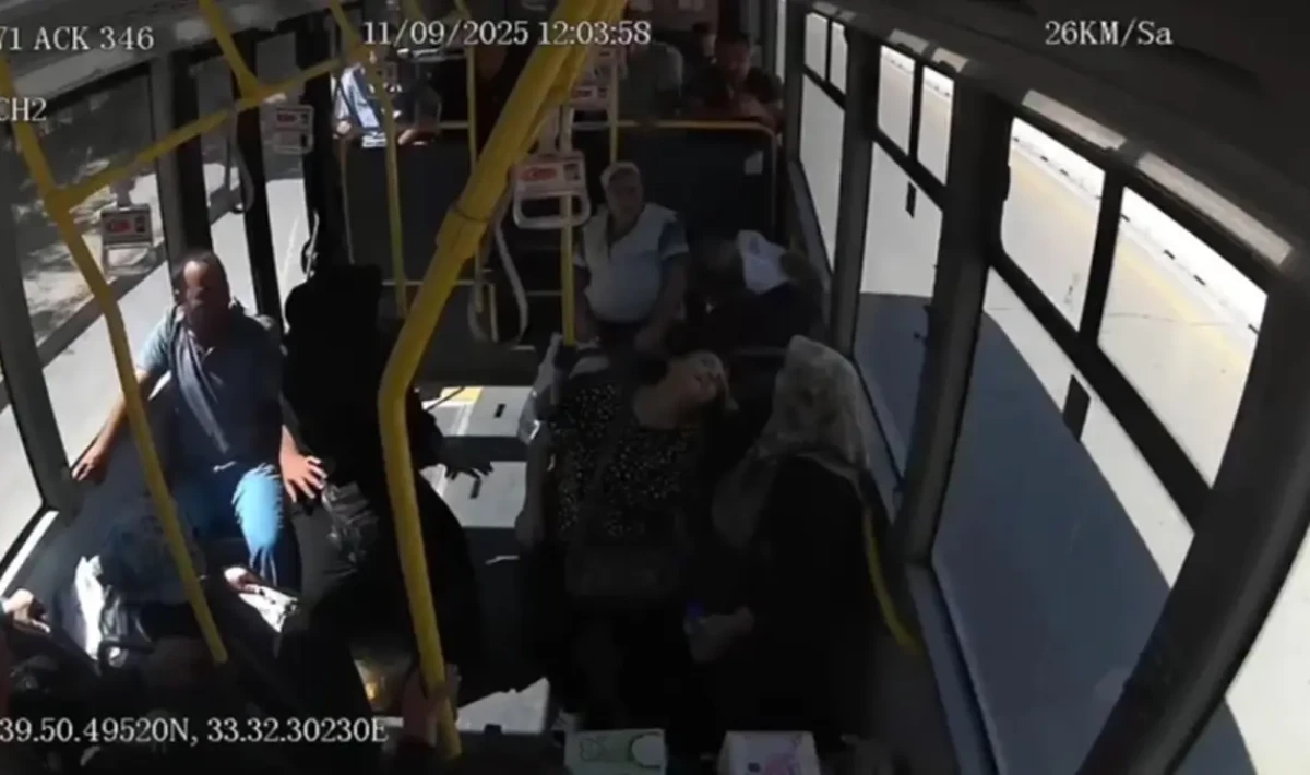 Otobüste Fenalaşan Yolcuya Anında Müdahale: Kahraman Sağlık Görevlisi