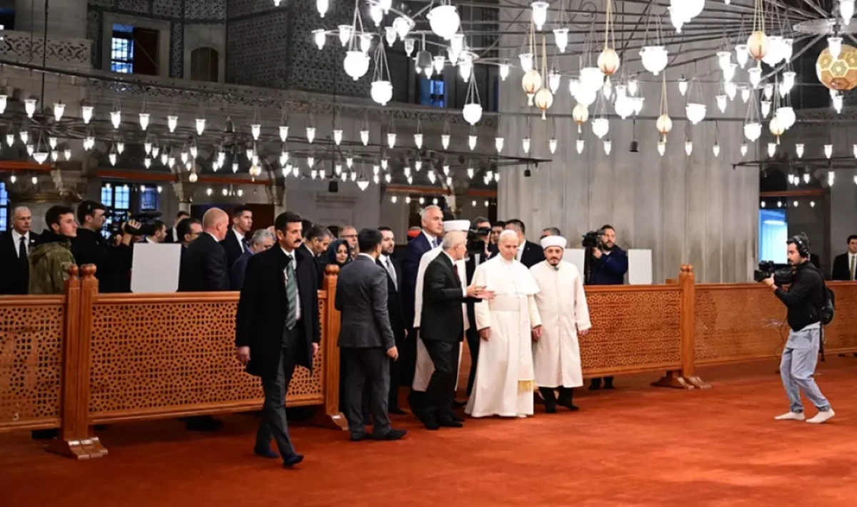 Papa 14. Leo, Sultanahmet Camii’ni Ziyaret Etti — “Ayakkabı” Detayı Dikkat Çekti