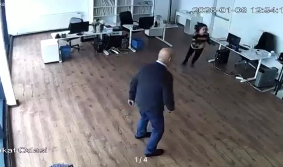 Şiddetli Lodos Plazayı Vurdu: Asma Tavan Çöktü, Vatandaşlar Saniyelerle Kurtuldu