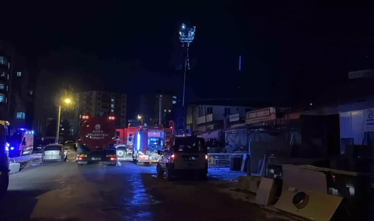 Sivas’ta Mobilya İmalathanesinde Yangın