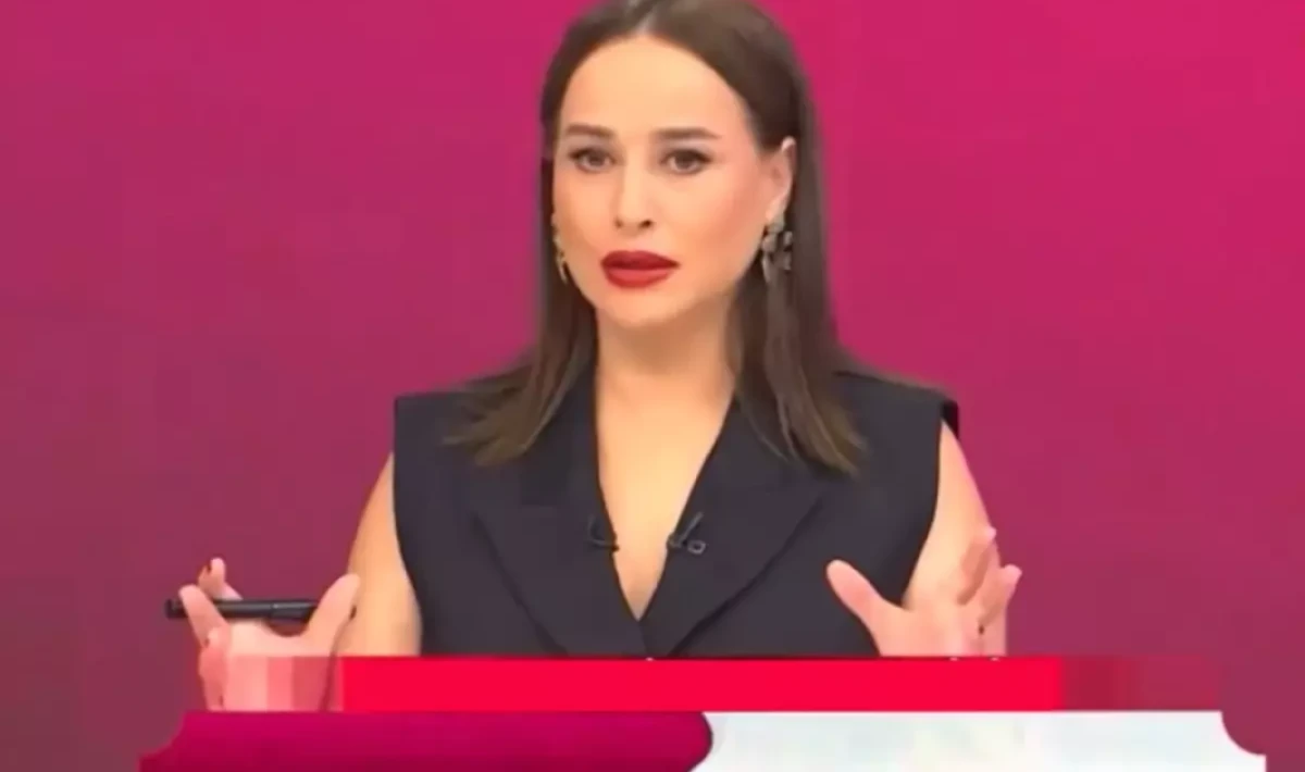 Tekirdağ merkezli deprem stüdyoya yansıdı: Canlı yayında panik anları