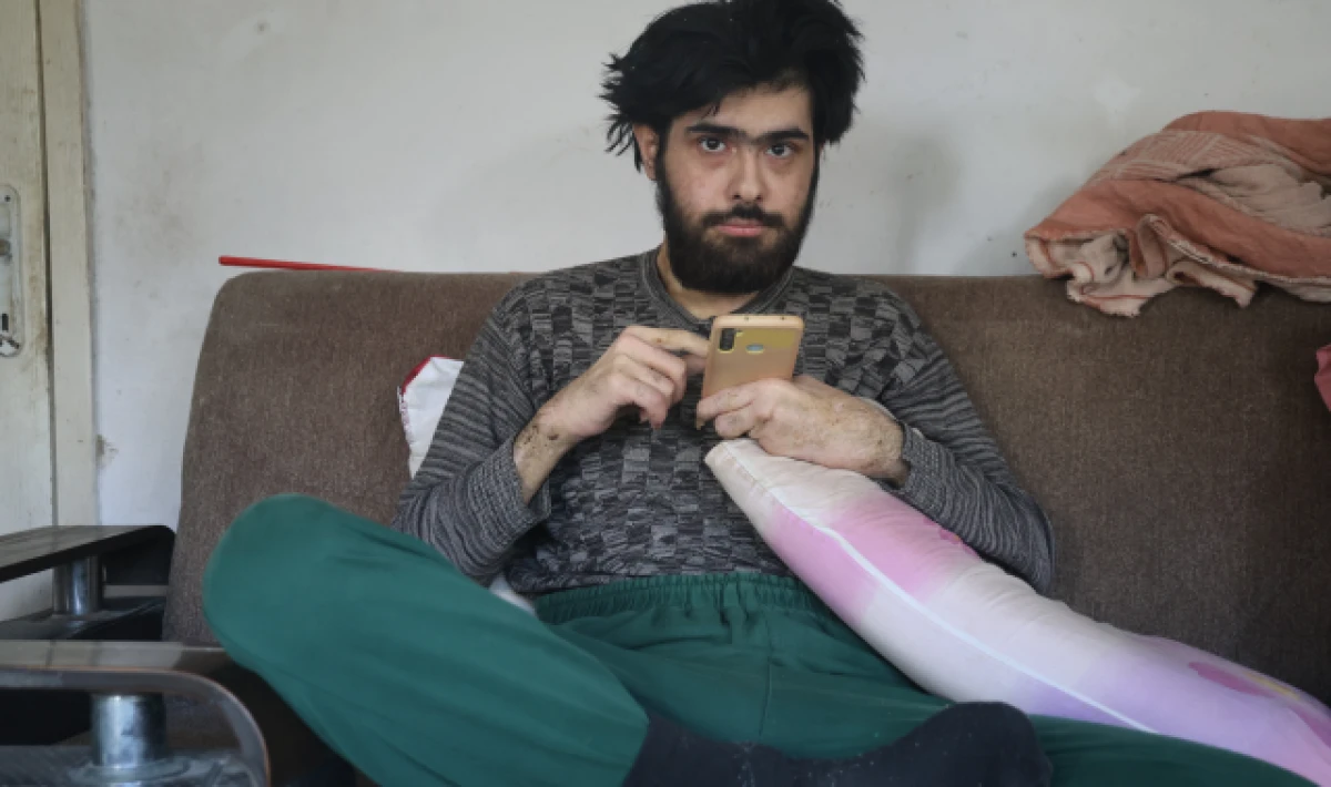 Telefon Bağımlısı Genç: “Elimde Olsa Tuvalete de Gitmem, Yemek de Yemem”