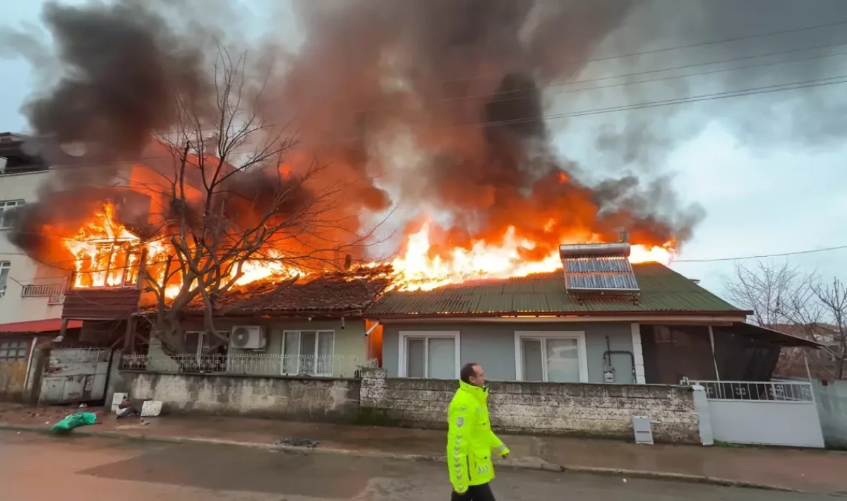 Tokat Erbaa’da Müstakil Evde Yangın: Alevler Yan Evi Sardı, Kediler Kurtarıldı