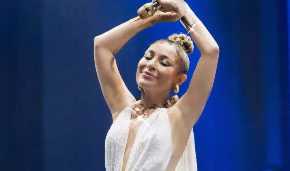 Ünlülere Operasyon Yapıldığı Gün, Yurt Dışındaydılar