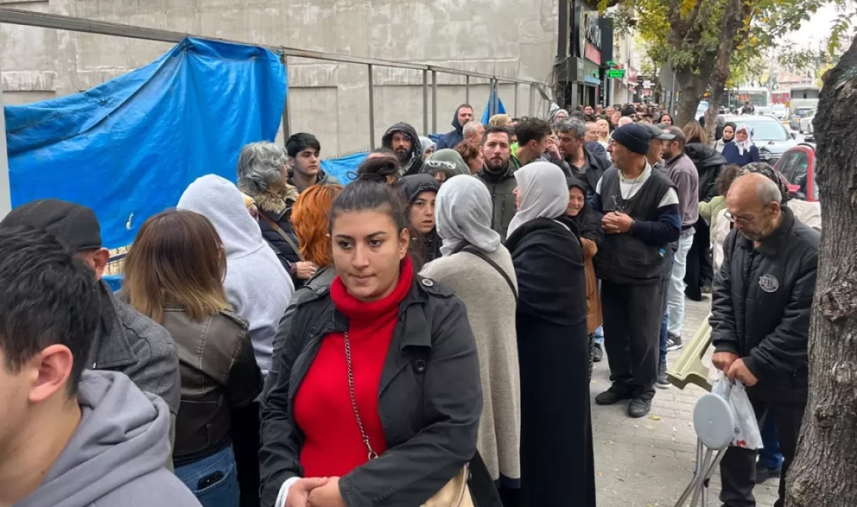 Yüzyılın Konut Projesi’ne Büyük İlgi: Vatandaşlar Saatlerce Kuyrukta Bekledi